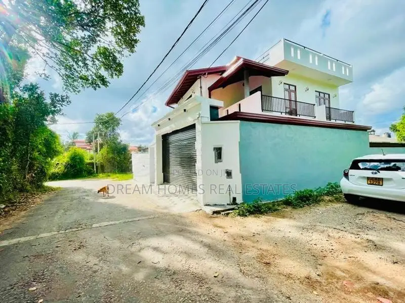 4 Bedroom House in Kottawa