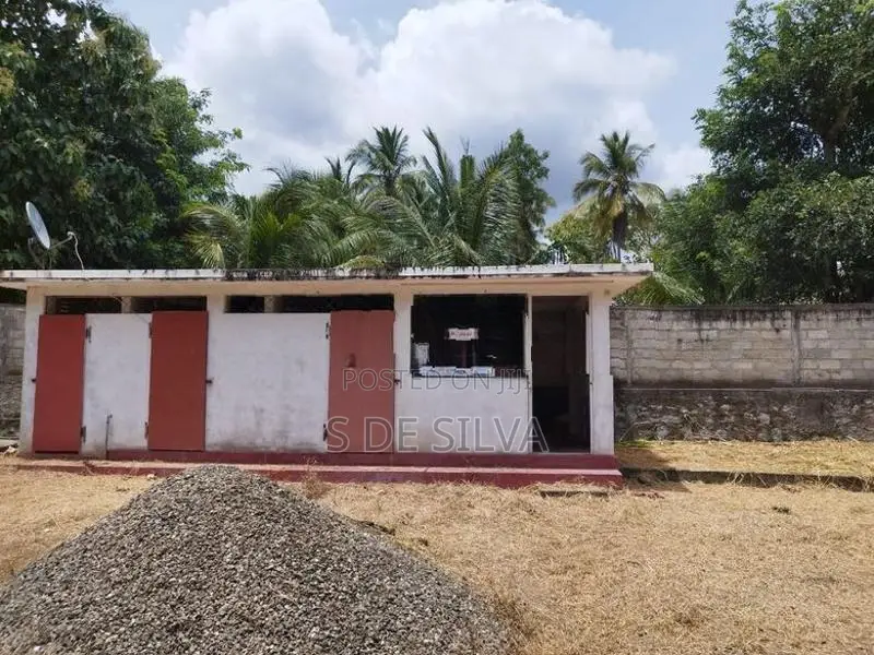 Land for Sale - Suitable Yard Minuwangate