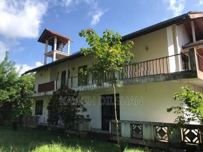 Goyambokka Beachside building