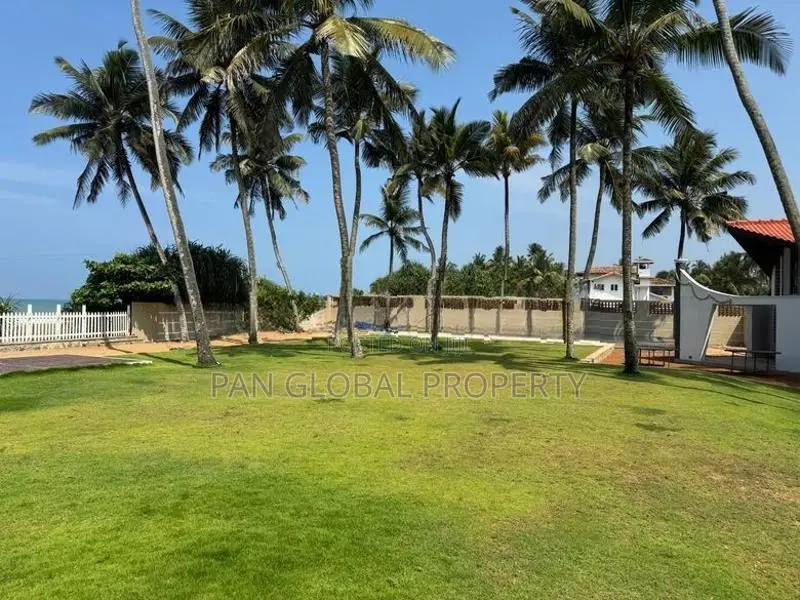 Commercial Villa for Sale in Thalpitiya Road,Wadduwa