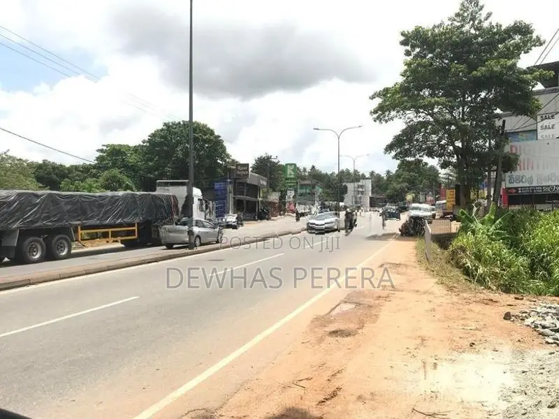 commercial /residentl land sale Kandy Col facing kirillawala kadawata