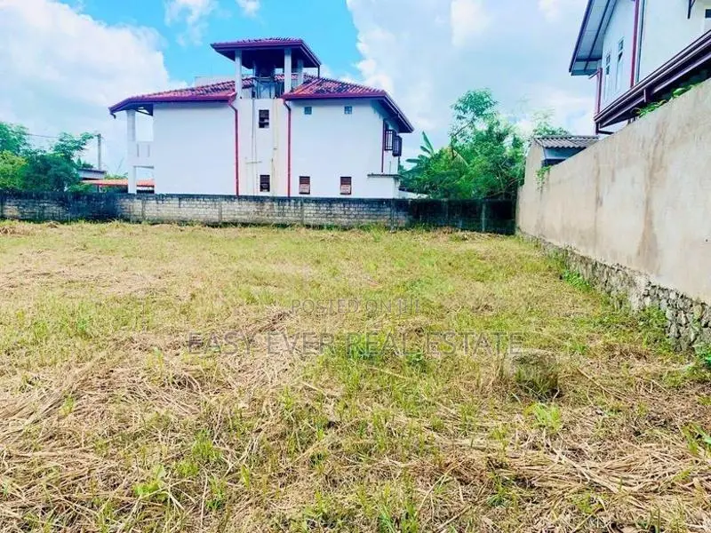 යක්කල ගල්තොටමුල්ල පාරෙන් වටිනා බිම් කොටස් විකිණීමට