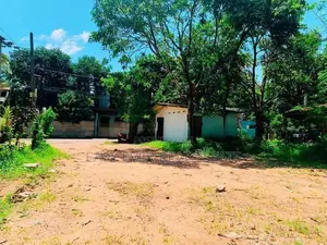 බැලුම්මහර මහජන මාවතෙන් වටිනා ඉඩමක්.
