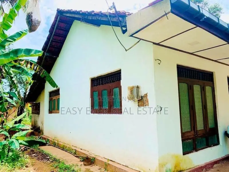 වරකාපොල අඹේපුස්ස අඩුපෙ පරට මුහුනලා ඉඩම සමග නිවස