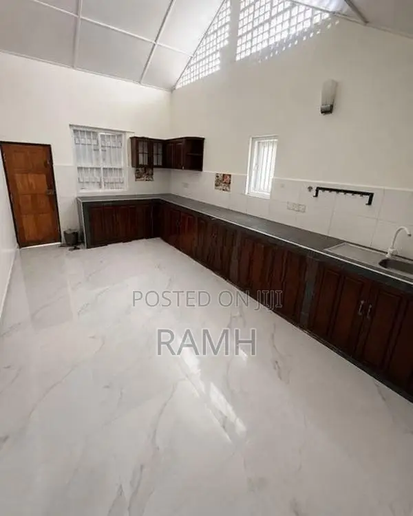 Colonial House for Rent in Dehiwala