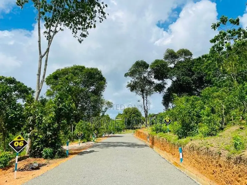අම්බලන්ගොඩ නගර සභා සීමාවෙන් ඉඩම