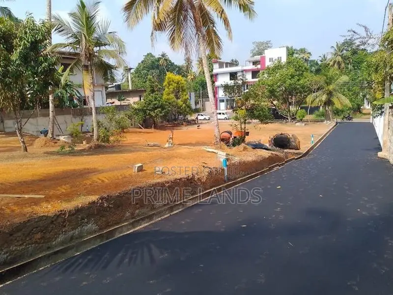 ගාල්ල බද්දෙගම පුධාන පාරට මුහුණලා ඉඩම