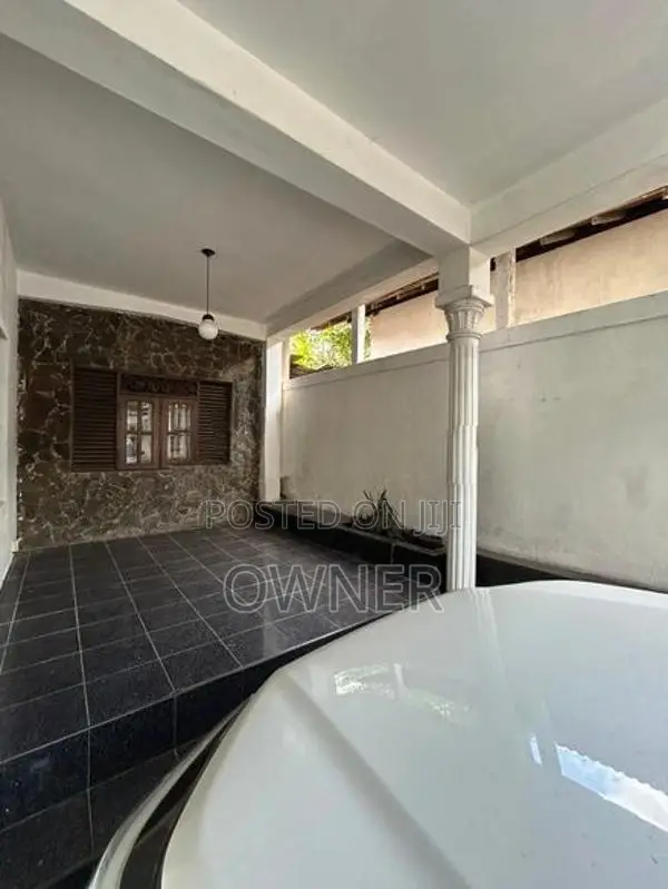 Two Story House for Sale in Mirigama