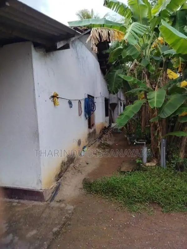 Land in Kadawatha Kokiskade Junction Plot 01