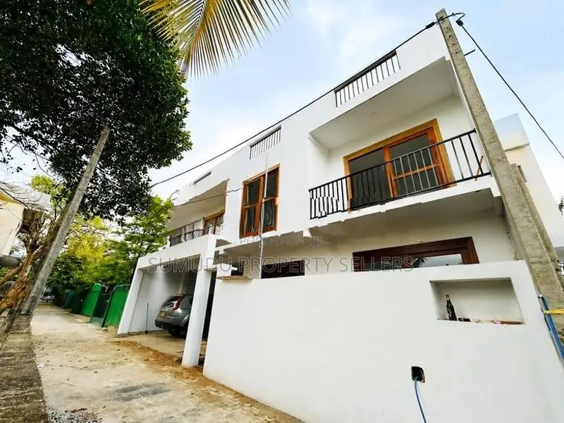 Brand-New Luxury House For Sale – Boralesgamuwa Town