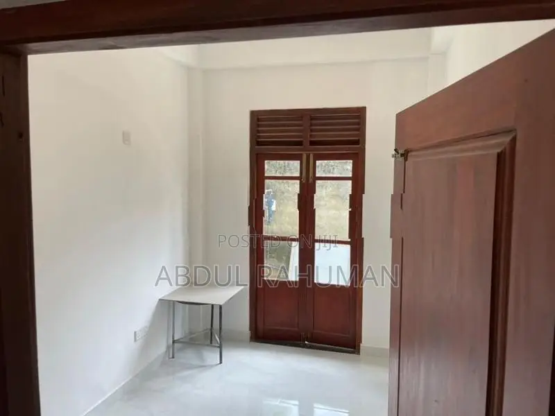 Single House 6 Rooms Dehiwala Junction