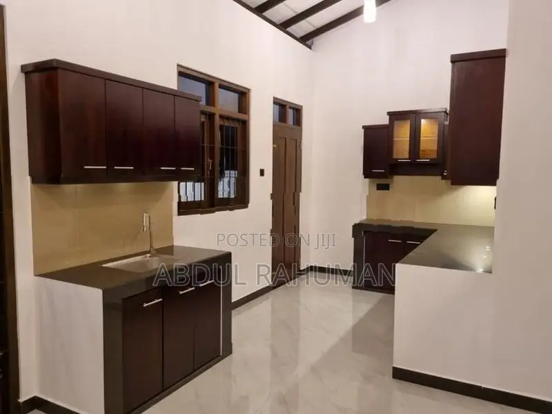 Single House 6 Rooms Dehiwala Junction