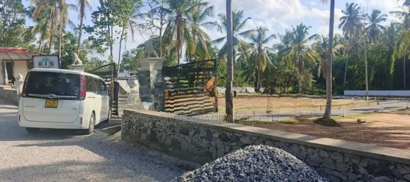 Land for Sale at Athurugiriya with easy access to Colombo