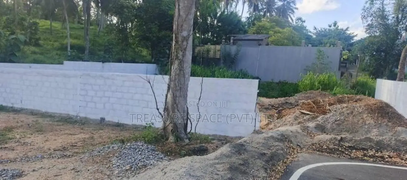 Land for Sale at Athurugiriya with easy access to Colombo