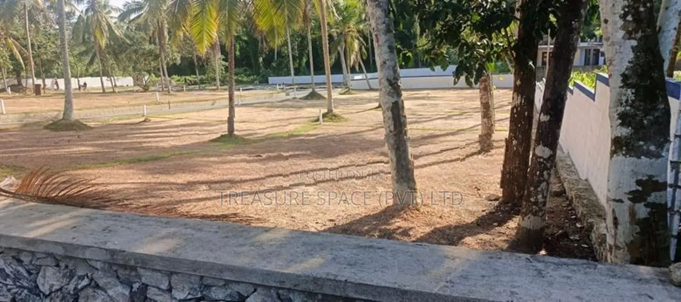 Land for Sale at Athurugiriya with easy access to Colombo