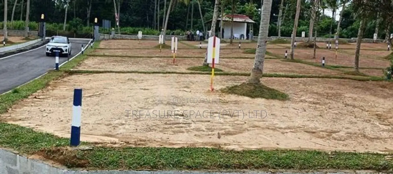 Land for Sale at Athurugiriya