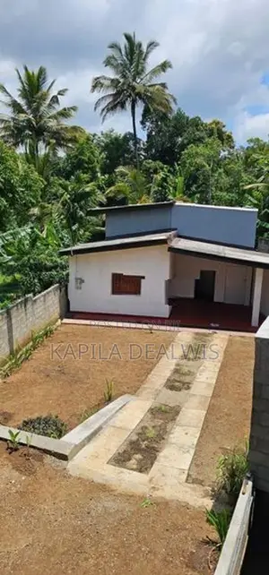 17-Perch Land with House for Sale – Sirimalwatta, Kandy