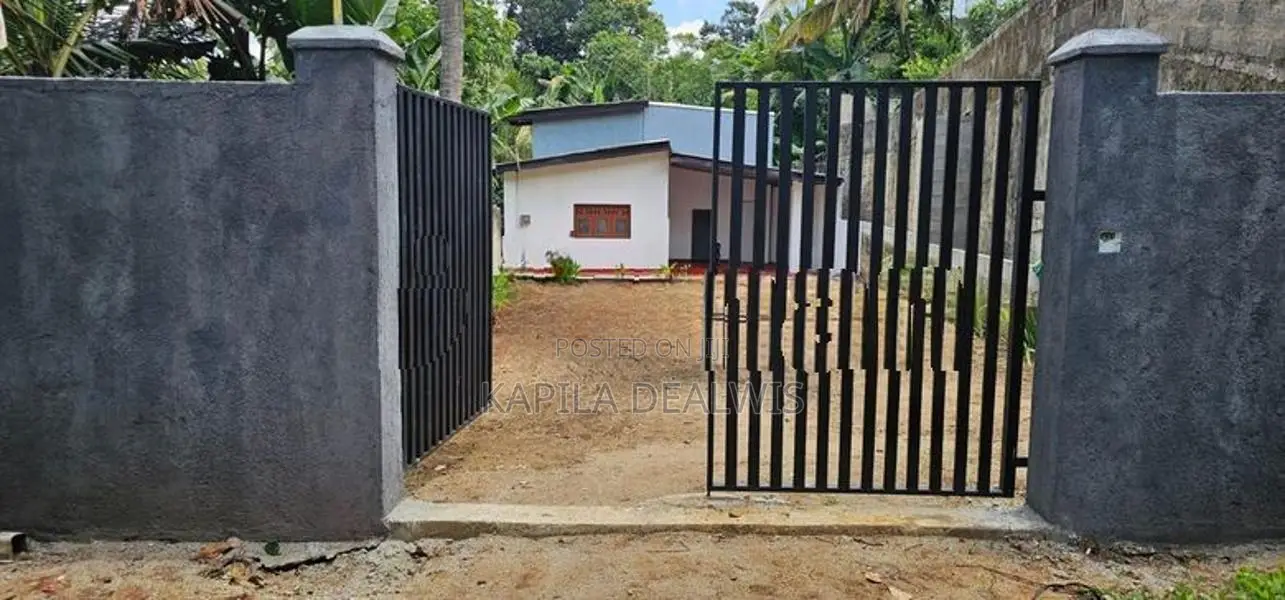 17-Perch Land with House for Sale – Sirimalwatta, Kandy