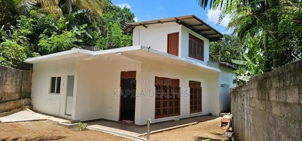 17-Perch Land with House for Sale – Sirimalwatta, Kandy