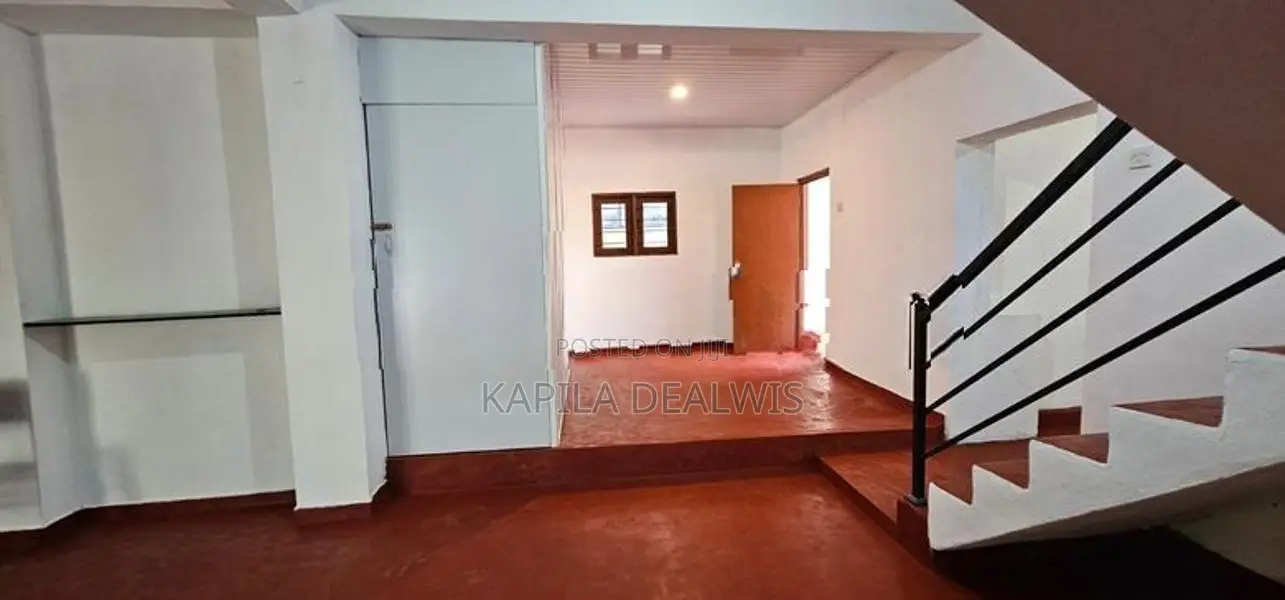 17-Perch Land with House for Sale – Sirimalwatta, Kandy