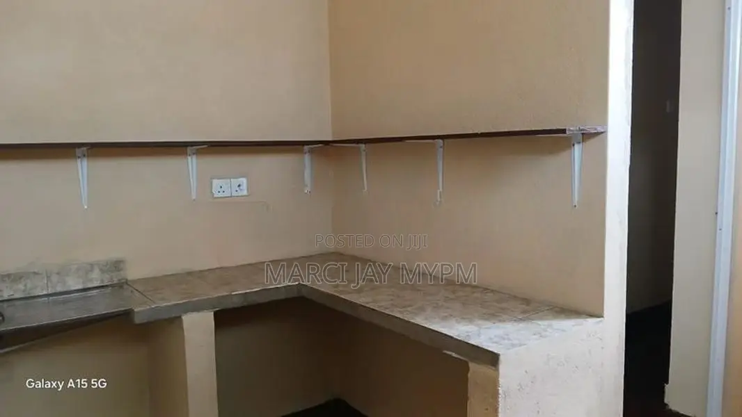 Room for a Working Girl Near Open University Nawala
