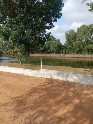 Lake Facing 20p Land for Sale in Nawala