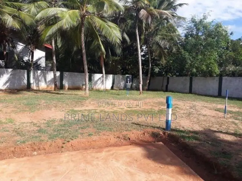 සුපිරි බිම්කොටසක් අනුරාධපුර නව නගරයෙන්