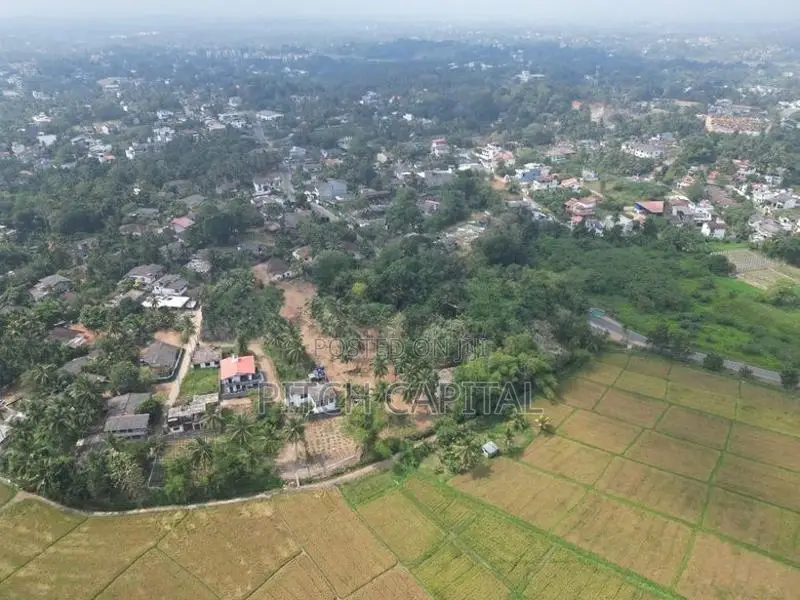 අතුරුගිරිය මිලේනියම් සිටි ලගින් සුන්දර වෙල්යායකට මුහුණලා ඉඩමක් විකිණීම
