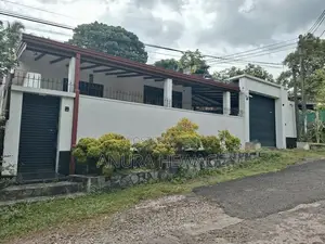 මාලබේ, විහාර මාවතේ පිහිටි කාමර 3 ක නිවසක් විකිණීමට ඇත. (ID : AGMP023S)