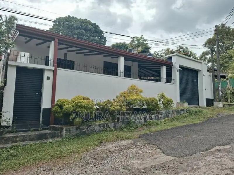මාලබේ, විහාර මාවතේ පිහිටි කාමර 3 ක නිවසක් විකිණීමට ඇත. (ID : AGMP023S)