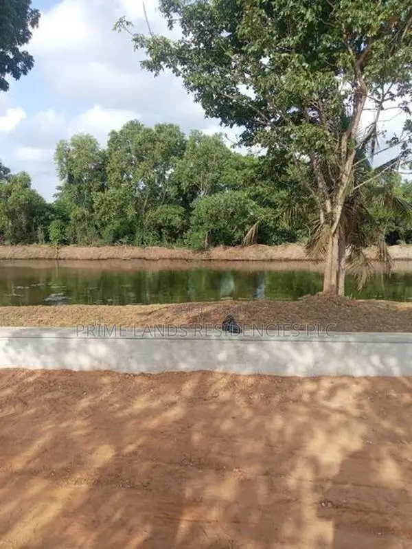 Lake Facing 20p Land for Sale in Nawala