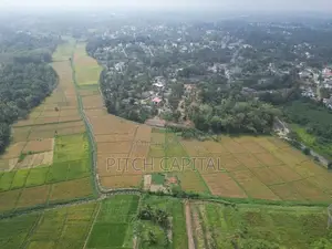 අතුරුගිරිය මිලේනියම් සිටි ලගින් සුන්දර වෙල්යායකට මුහුණලා ඉඩමක් විකිණීම