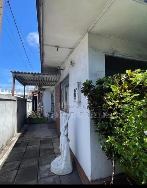 RAJAGIRIYA : 13.85P COMMERCIAL LAND WITH 2-STOREY HOUSE FOR SALE