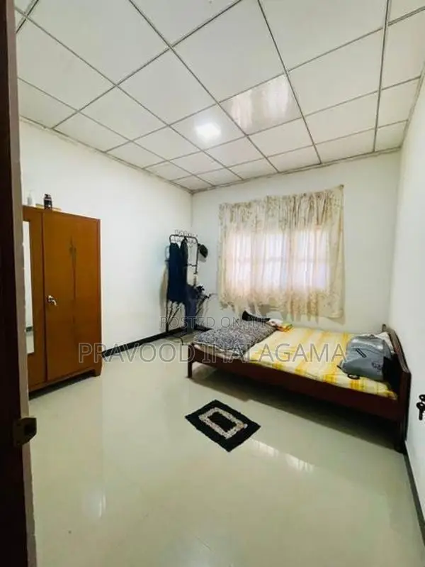 නිවසක් විකිණීමට පාදුක්ක