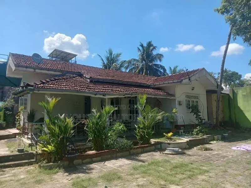 Well-Maintained 3-Bedroom House for Sale – Minuwangoda