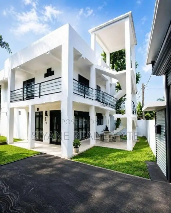 පිලියන්දල හන්දියෙන්ම දෙමහල් නිවස විකිණීමට