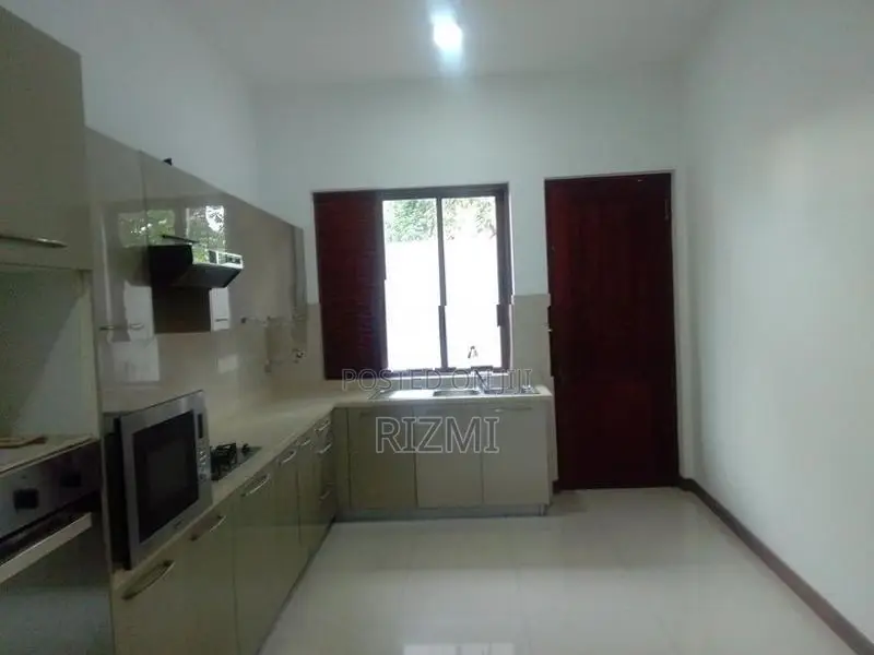 fully furnished 5BR 3 storey modern house for rent in dehiwala kawdana