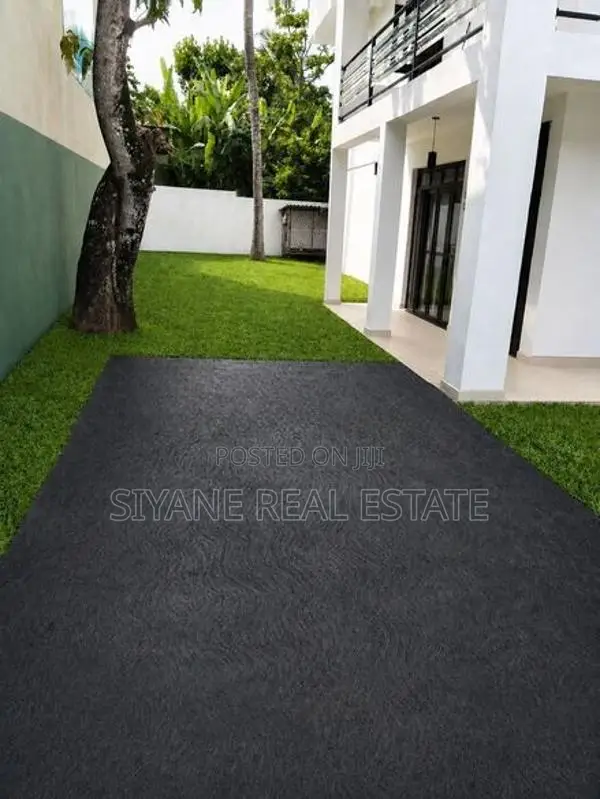 පිලියන්දල හන්දියෙන්ම දෙමහල් නිවස විකිණීමට