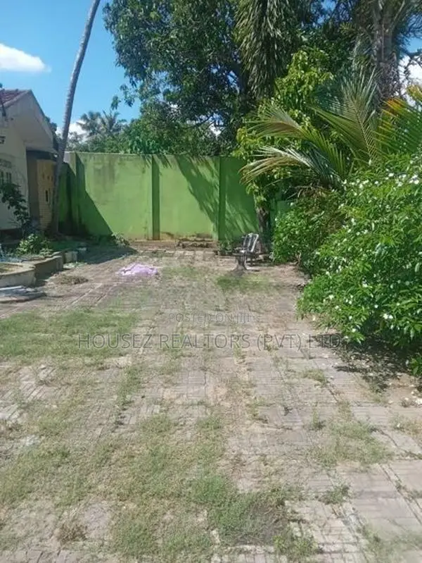 Well-Maintained 3-Bedroom House for Sale – Minuwangoda