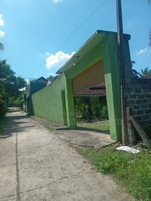 Well-Maintained 3-Bedroom House for Sale – Minuwangoda