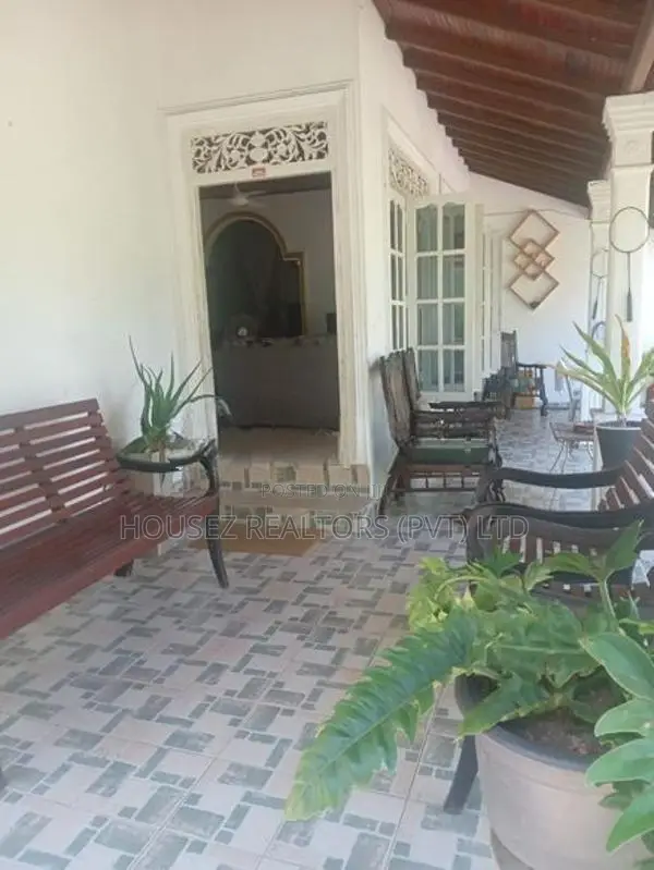 Well-Maintained 3-Bedroom House for Sale – Minuwangoda