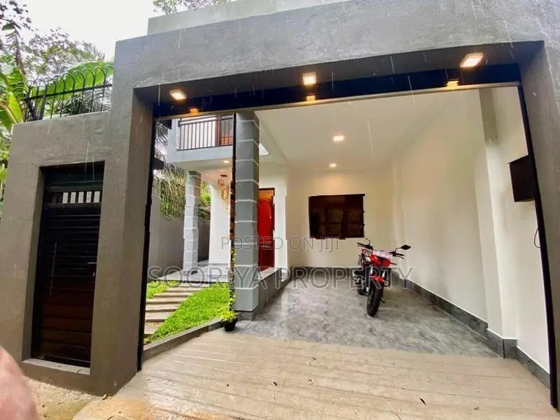 Brand New 2 Story Luxury House for Sale in Piliyandala