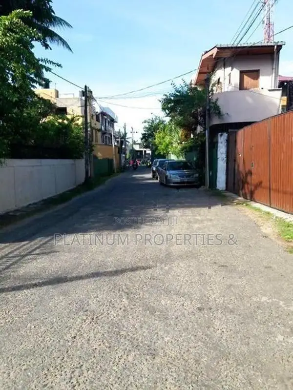 Prime 23.6 Perches Land with House for Sale in Mount Lavinia - Park Ro