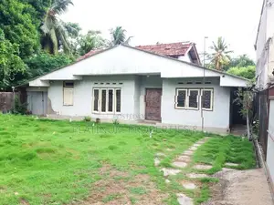 Prime 23.6 Perches Land with House for Sale in Mount Lavinia - Park Ro