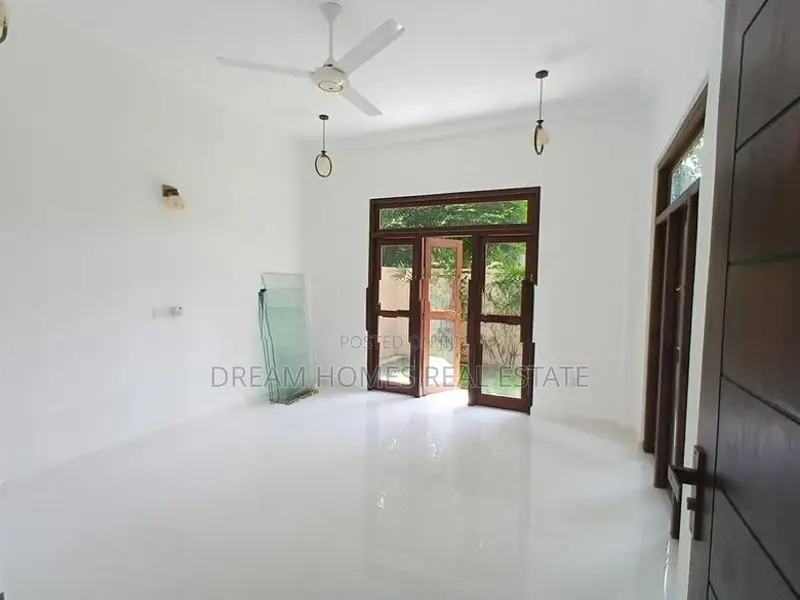 Brand New 4 Bedroom House for Sale – Erawwala
