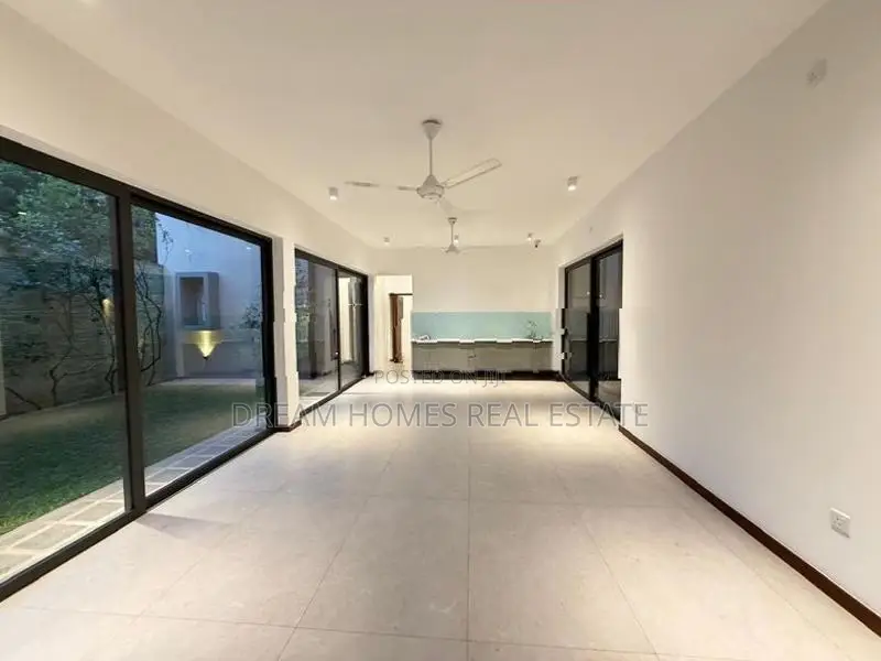 Luxury 4 Bedroom House for Sale – Lake Road, Battaramulla