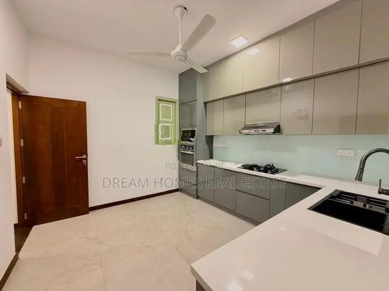 Luxury 4 Bedroom House for Sale – Lake Road, Battaramulla