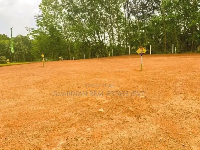 Valuable Land for Sale Padukka Wateraka