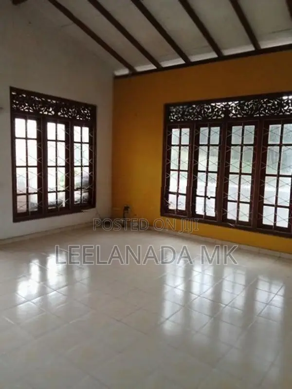01st Floor Upstairs House for Rent at Erawwala