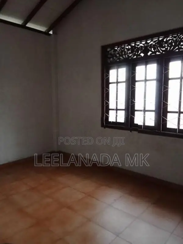 01st Floor Upstairs House for Rent at Erawwala